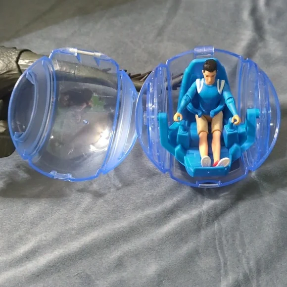 Jurassic World Camp Cretaceous Scorpios Rex with Gyrosphere - Picture 6 of 8